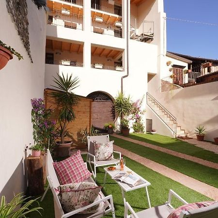 Apartments Villa Bougainville Сан Феличе дел Бенако Екстериор снимка