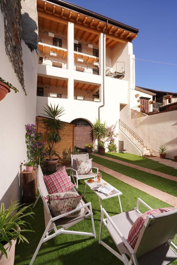 Apartments Villa Bougainville Сан Феличе дел Бенако Екстериор снимка