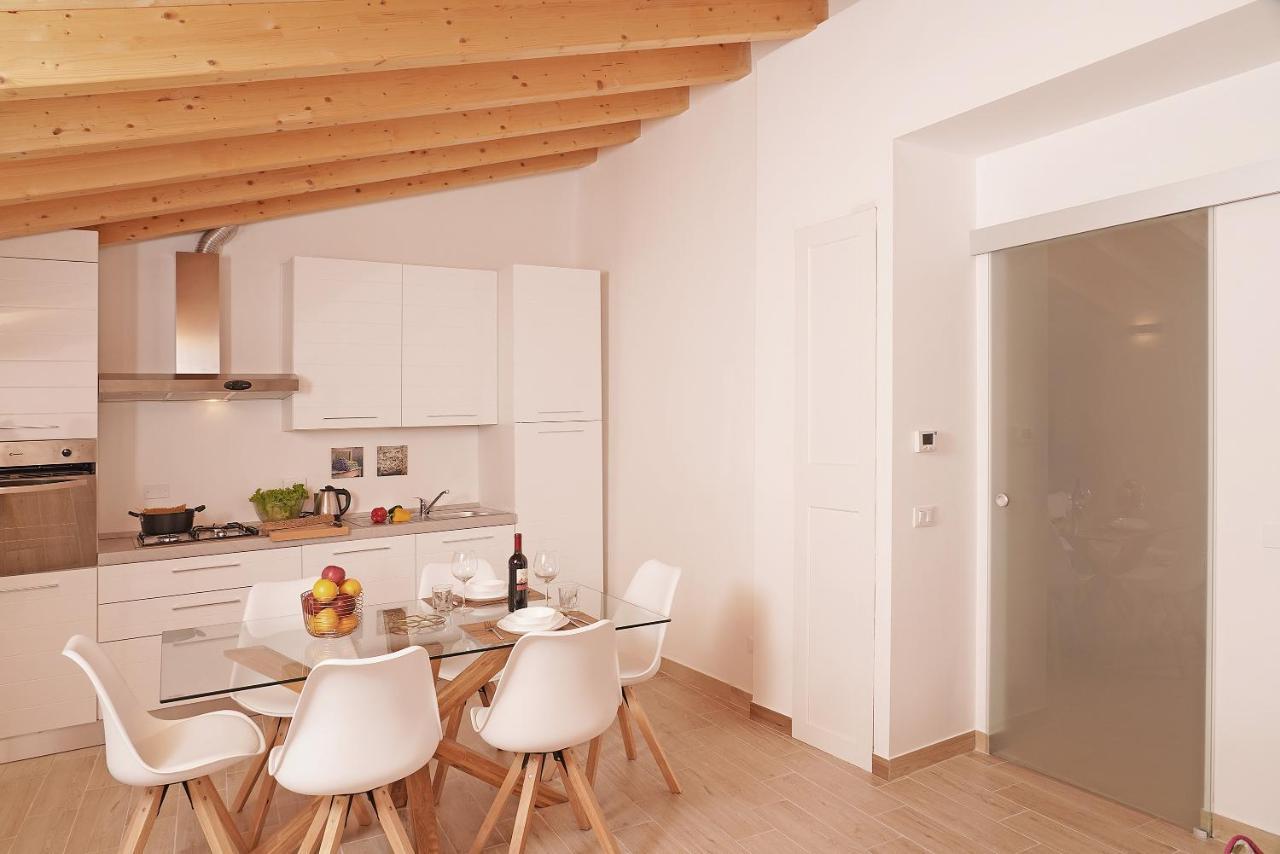 Apartments Villa Bougainville Сан Феличе дел Бенако Екстериор снимка