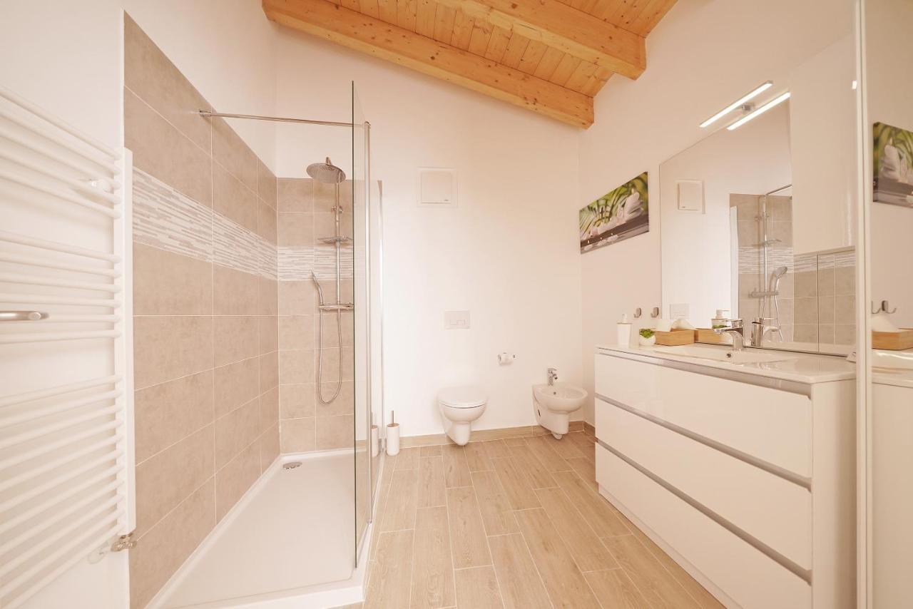 Apartments Villa Bougainville Сан Феличе дел Бенако Екстериор снимка