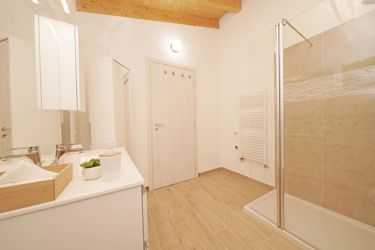 Apartments Villa Bougainville Сан Феличе дел Бенако Екстериор снимка