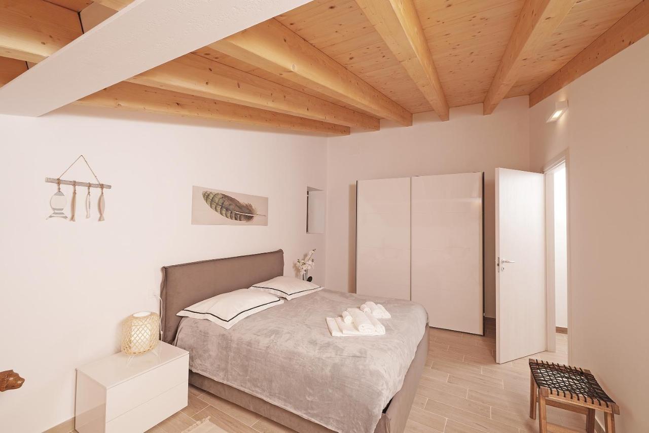 Apartments Villa Bougainville Сан Феличе дел Бенако Екстериор снимка