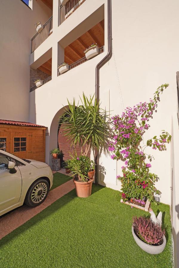 Apartments Villa Bougainville Сан Феличе дел Бенако Екстериор снимка