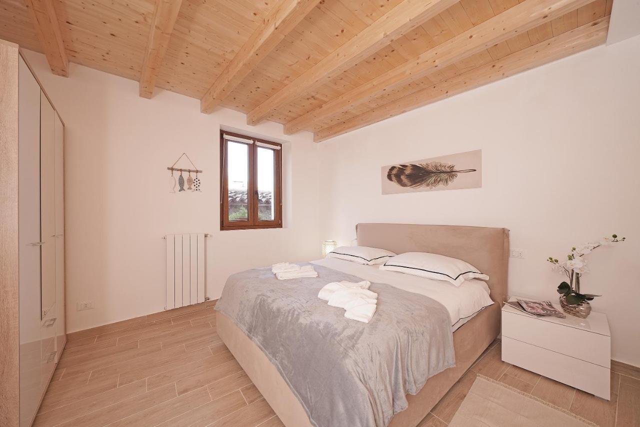 Apartments Villa Bougainville Сан Феличе дел Бенако Екстериор снимка