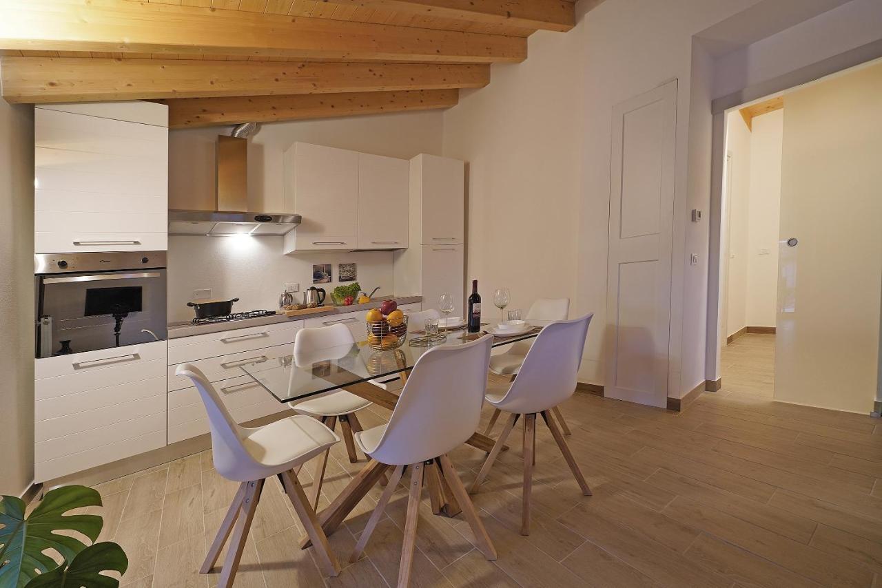 Apartments Villa Bougainville Сан Феличе дел Бенако Екстериор снимка