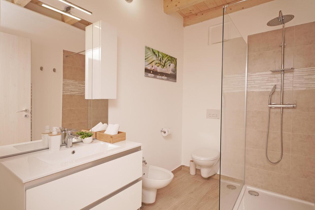 Apartments Villa Bougainville Сан Феличе дел Бенако Екстериор снимка