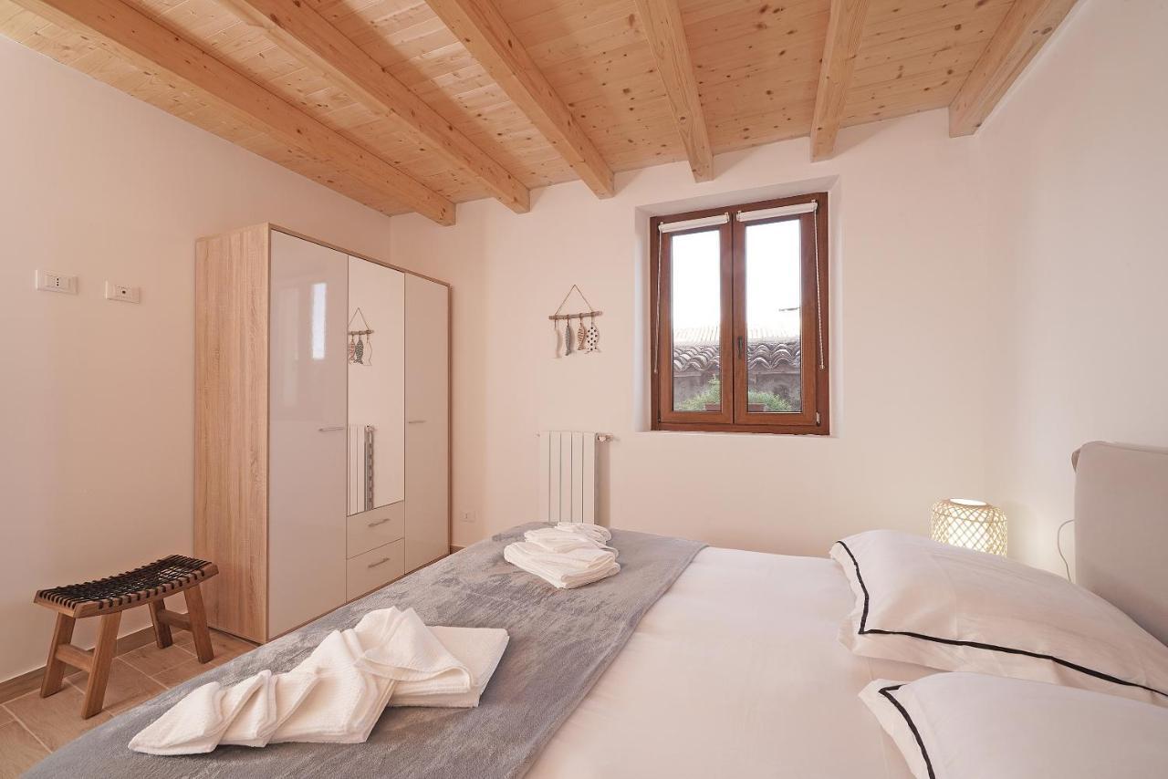 Apartments Villa Bougainville Сан Феличе дел Бенако Екстериор снимка