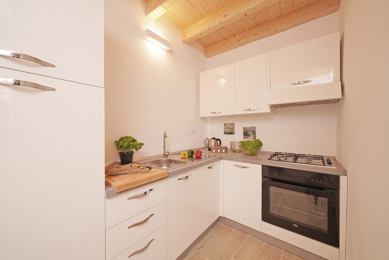 Apartments Villa Bougainville Сан Феличе дел Бенако Екстериор снимка