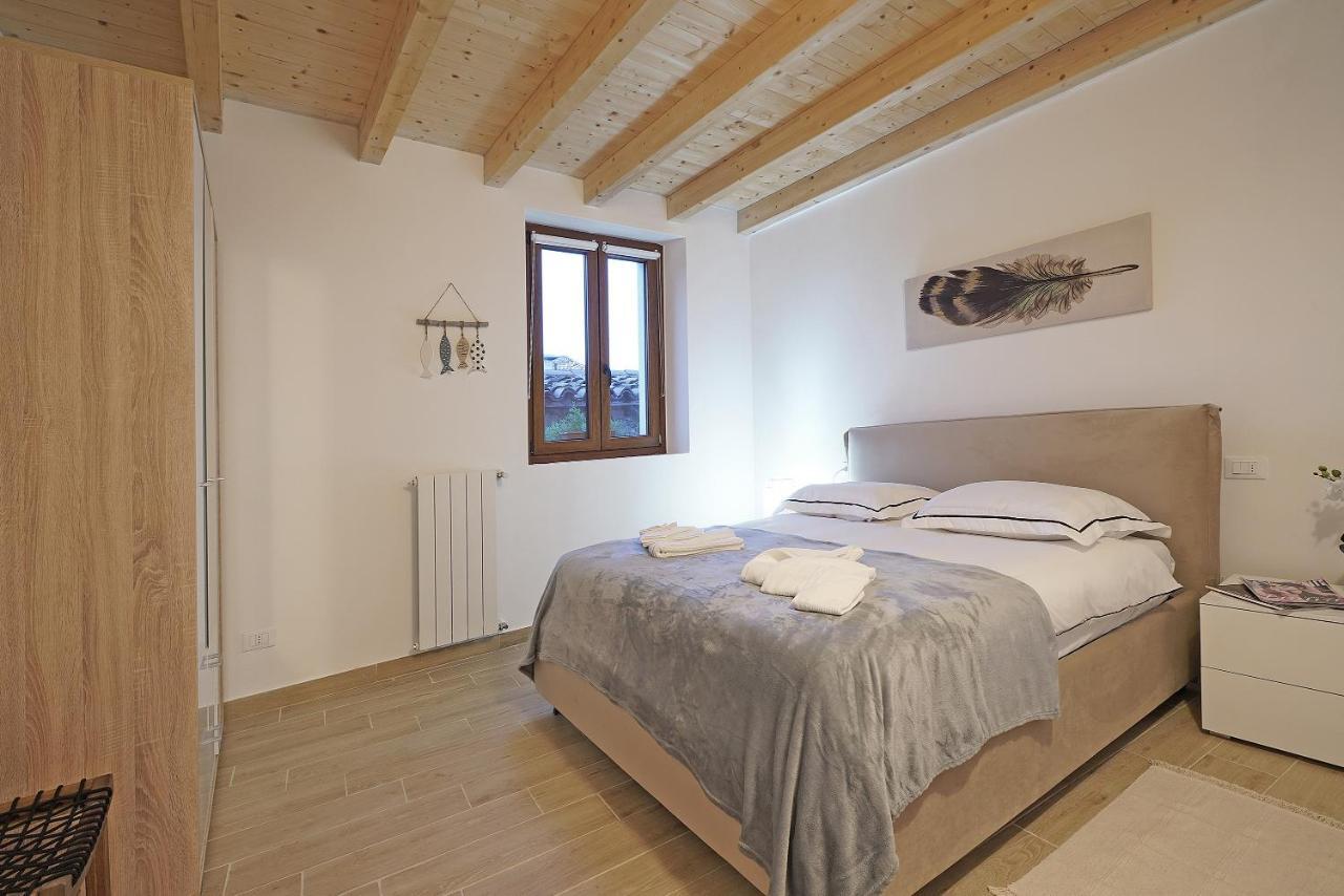 Apartments Villa Bougainville Сан Феличе дел Бенако Екстериор снимка
