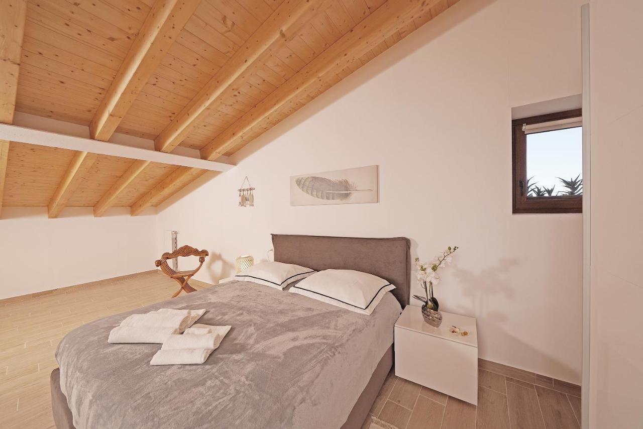 Apartments Villa Bougainville Сан Феличе дел Бенако Екстериор снимка