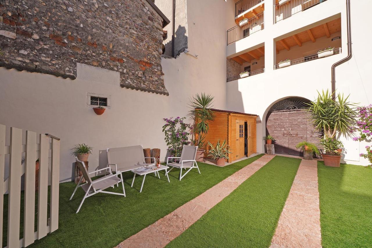 Apartments Villa Bougainville Сан Феличе дел Бенако Екстериор снимка