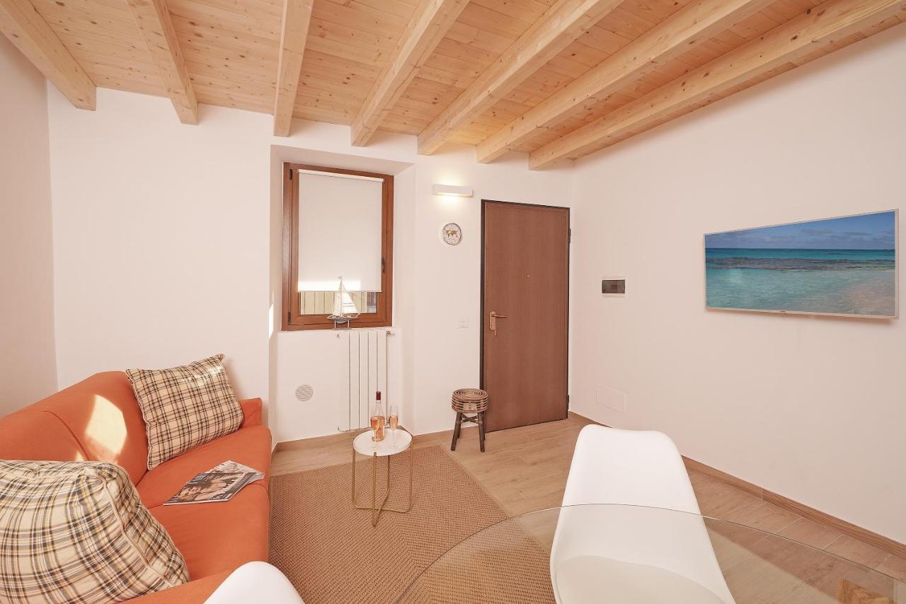 Apartments Villa Bougainville Сан Феличе дел Бенако Екстериор снимка