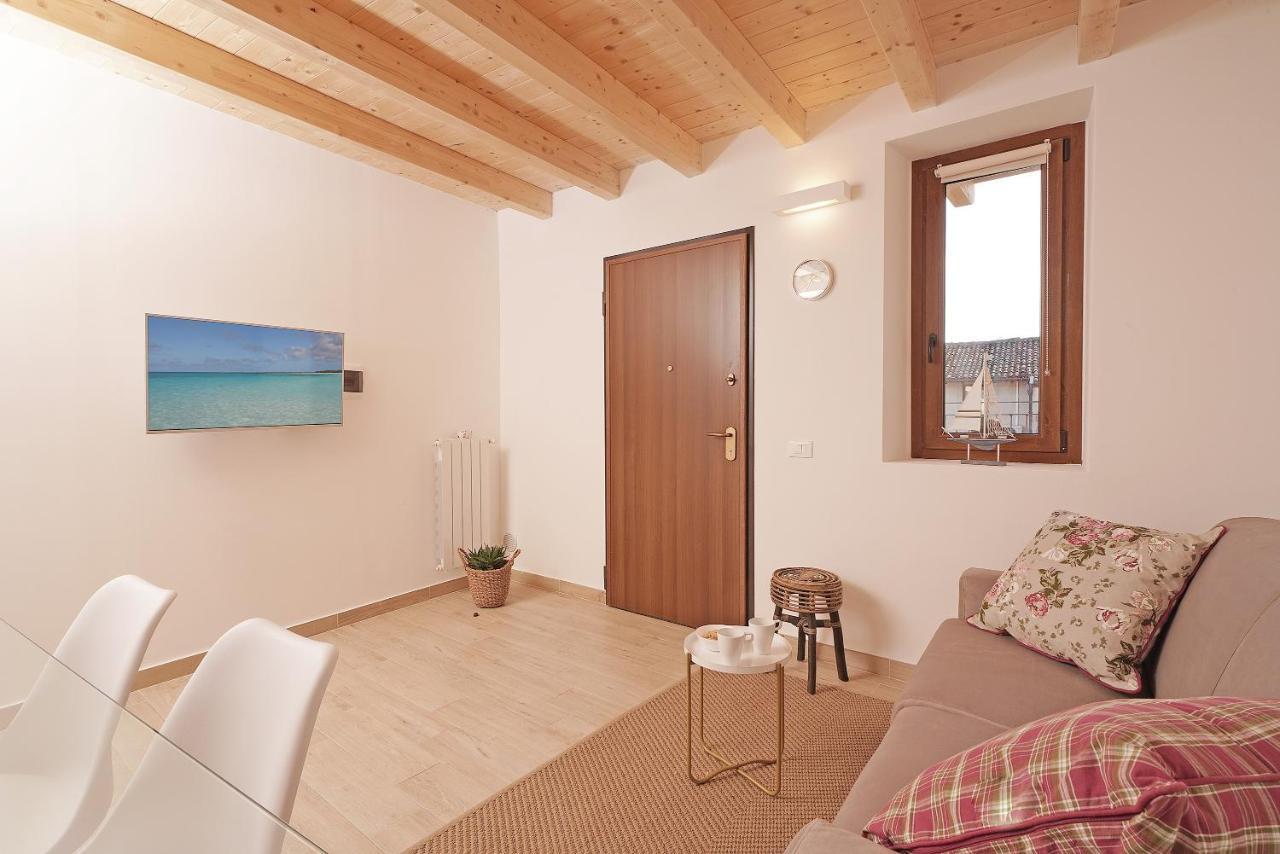 Apartments Villa Bougainville Сан Феличе дел Бенако Екстериор снимка