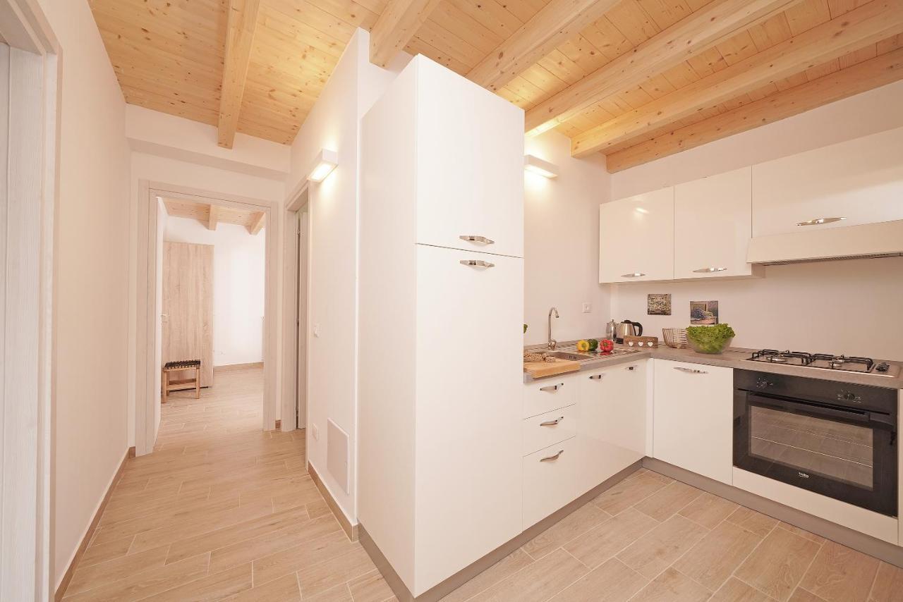 Apartments Villa Bougainville Сан Феличе дел Бенако Екстериор снимка