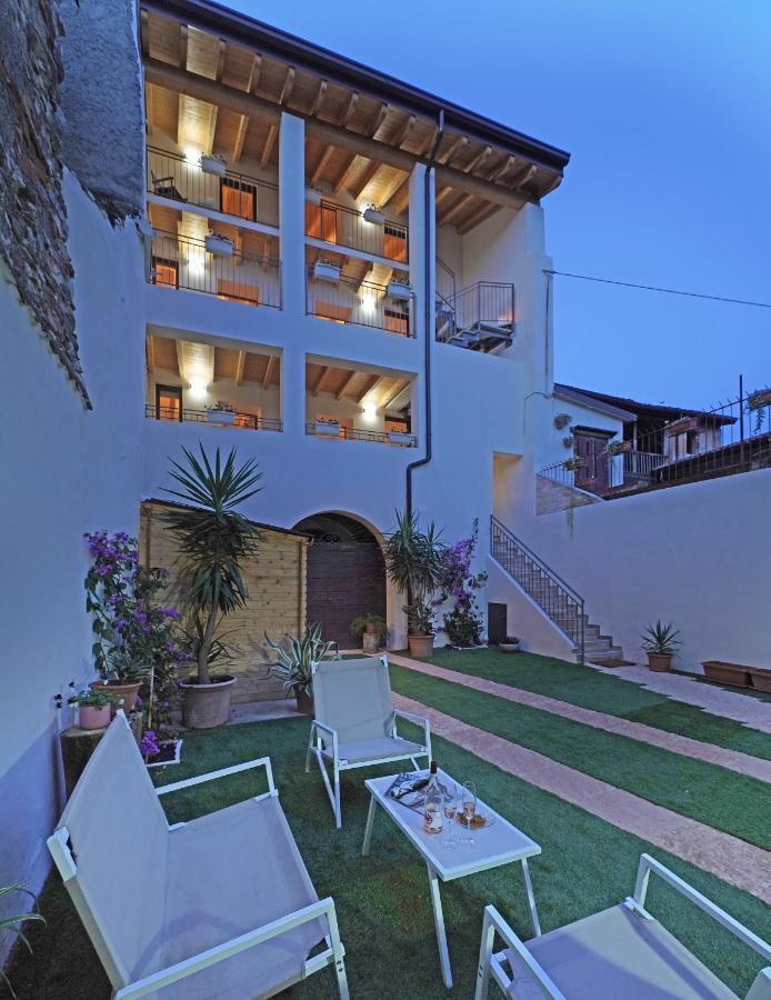 Apartments Villa Bougainville Сан Феличе дел Бенако Екстериор снимка