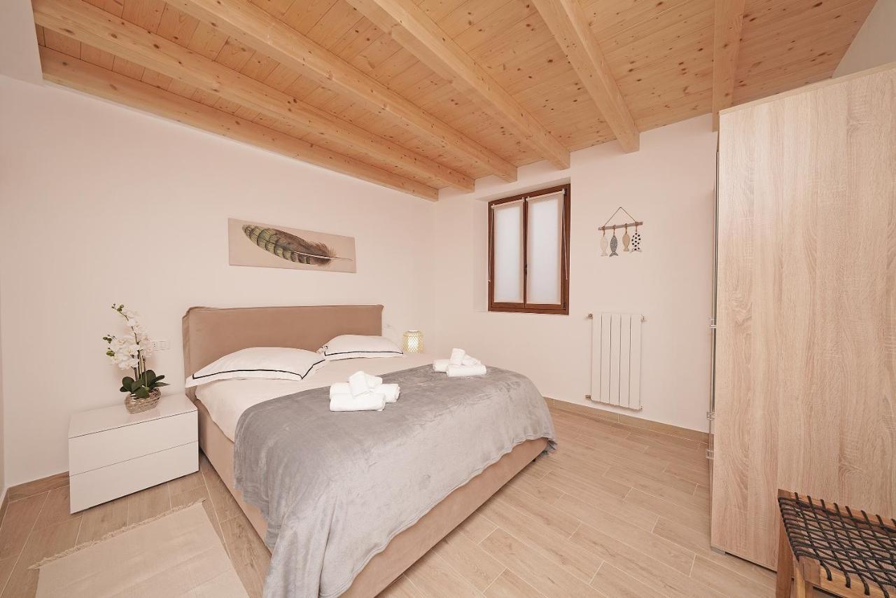 Apartments Villa Bougainville Сан Феличе дел Бенако Екстериор снимка