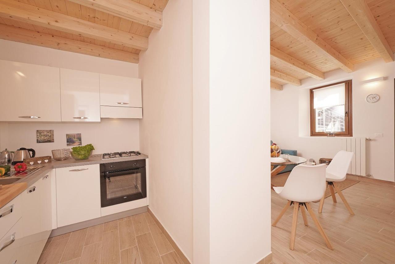 Apartments Villa Bougainville Сан Феличе дел Бенако Екстериор снимка