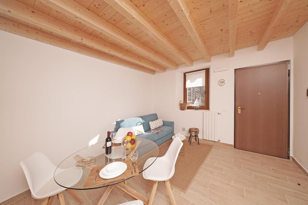 Apartments Villa Bougainville Сан Феличе дел Бенако Екстериор снимка